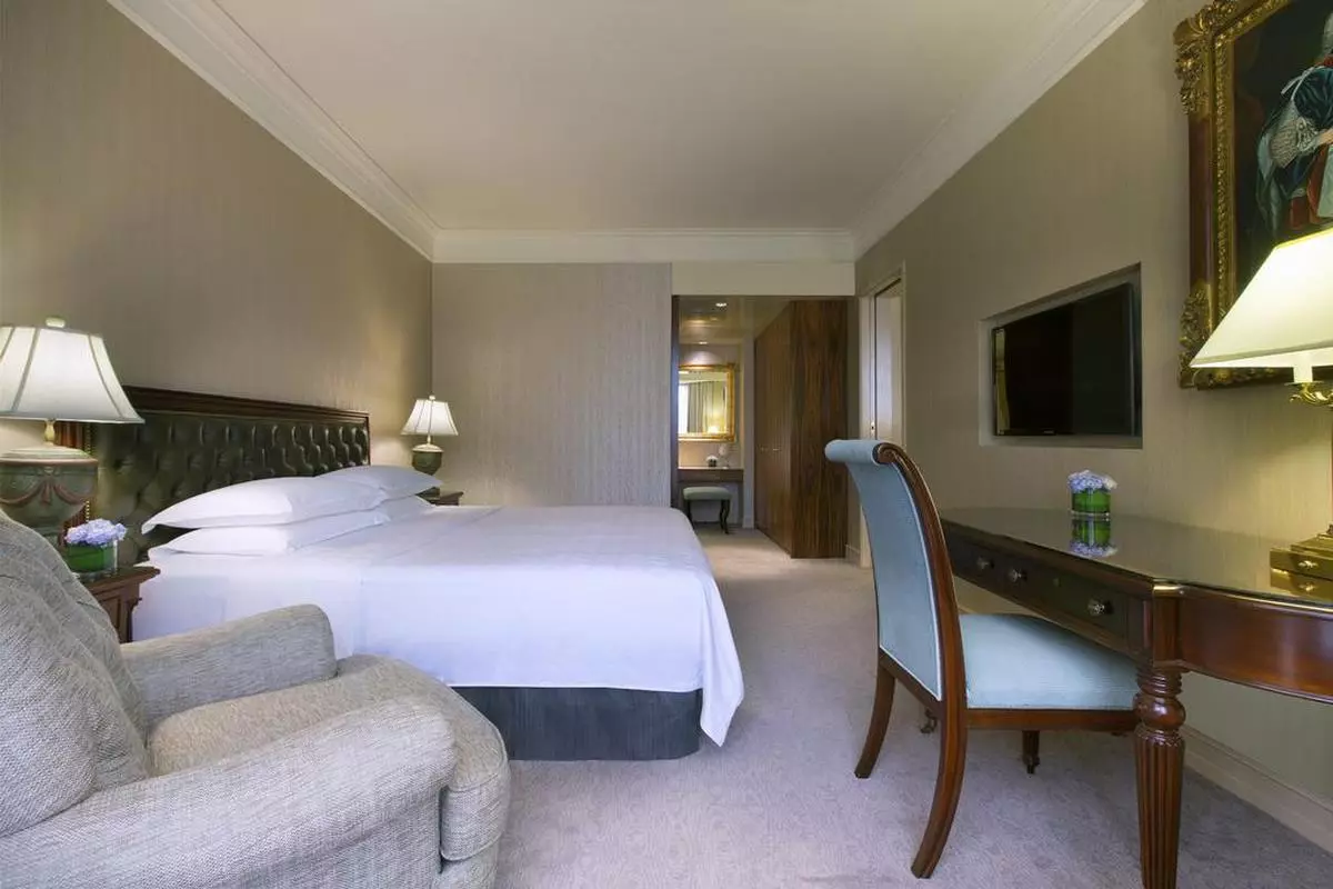 Sheraton Towers Singapore Hotel ROOMS (Copy).jpg
